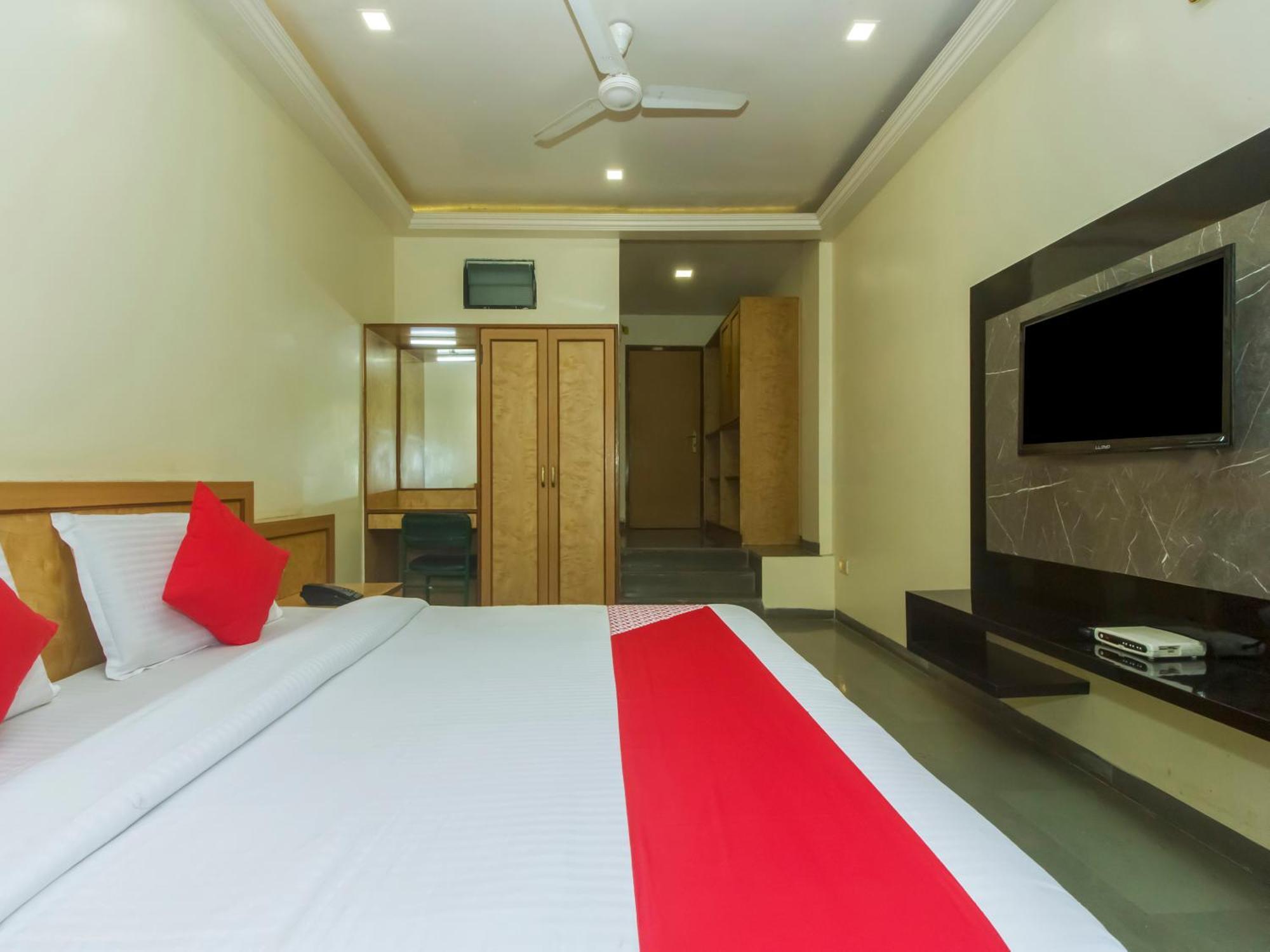 Hotel New Uttam Hira Palace Nashik Exteriör bild